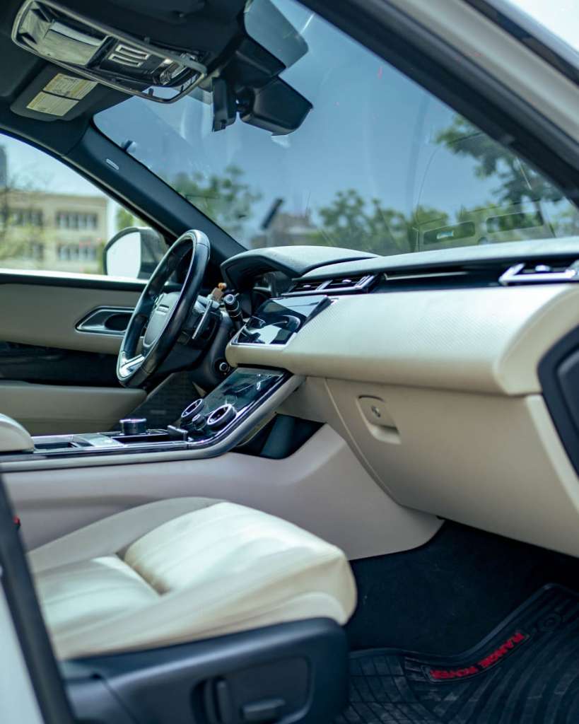 White Range Rover Velar – Premium Luxury SUV