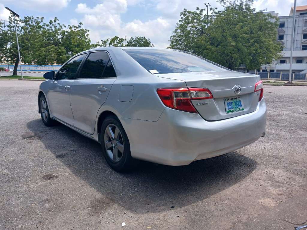 SILVER TOYOTA CAMRY 2014