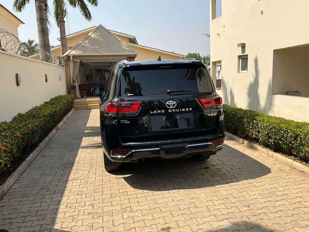 2025 Toyota Land Cruiser VXR — Luxury, Power & Prestige on Every Journey